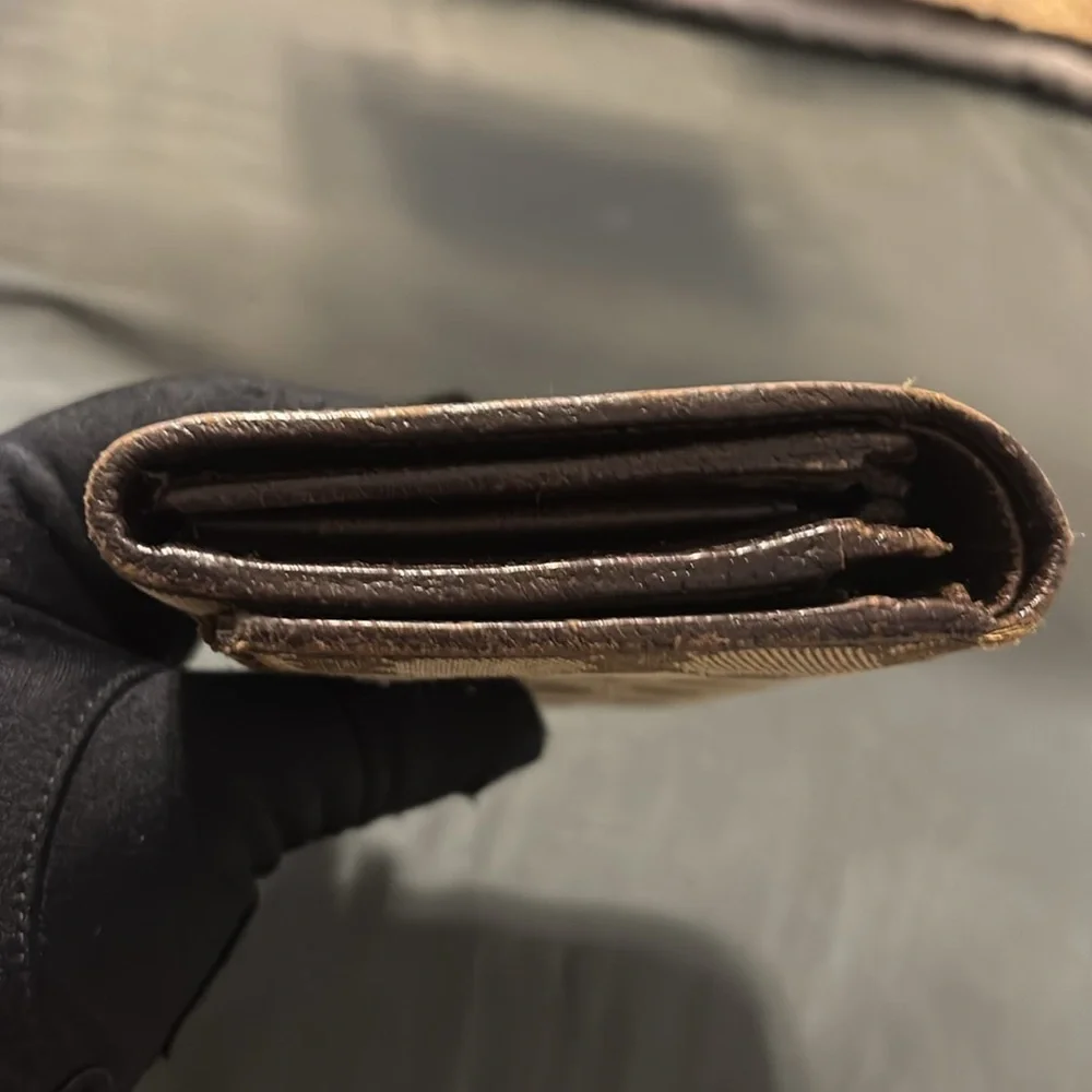 Gucci Tan and Brown Monogram Wallet - Picture 5 of 11